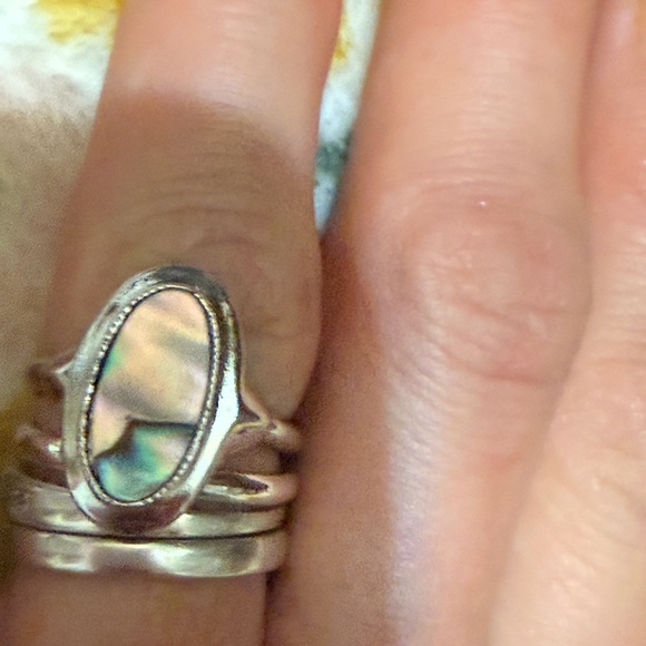 Vintage Avon Silver Ring with Iridescent Mother-of-Pearl Oval - Picture 10 of 15